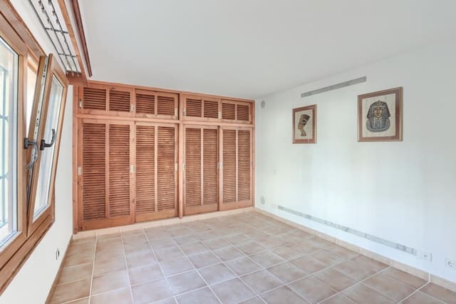 Kommersiell til salgs i Port de Pollença, Pollensa / Pollença med garasje - € 900 000 (Ref: 9528548)