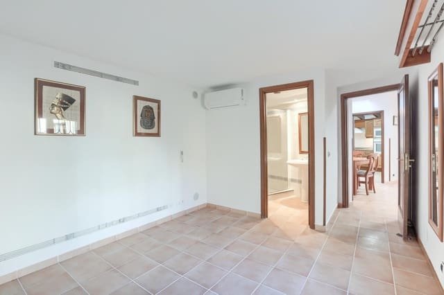 Kommersiell til salgs i Port de Pollença, Pollensa / Pollença med garasje - € 900 000 (Ref: 9528548)