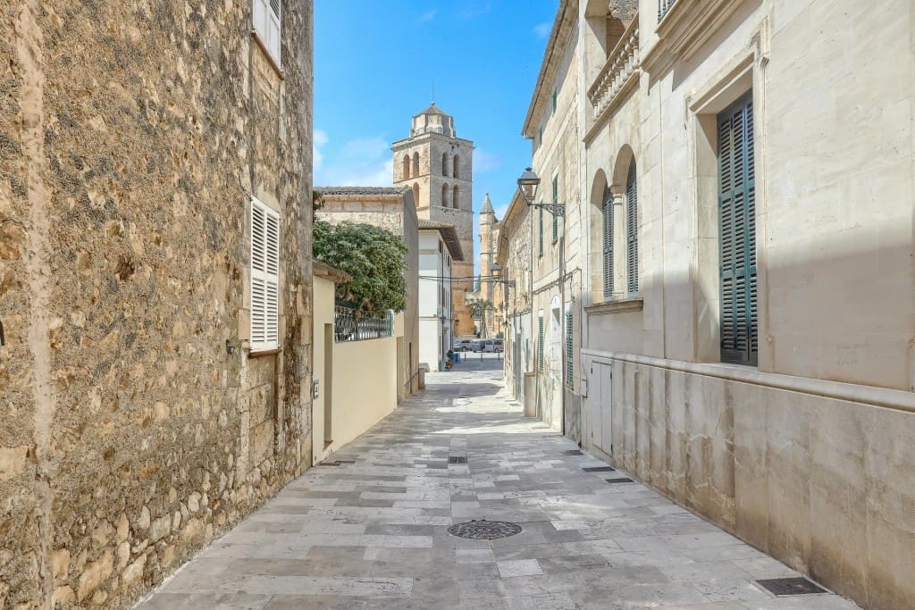 4 soveværelse Byhus til salg i Muro med swimmingpool garage - € 1.650.000 (Ref: 9530076)