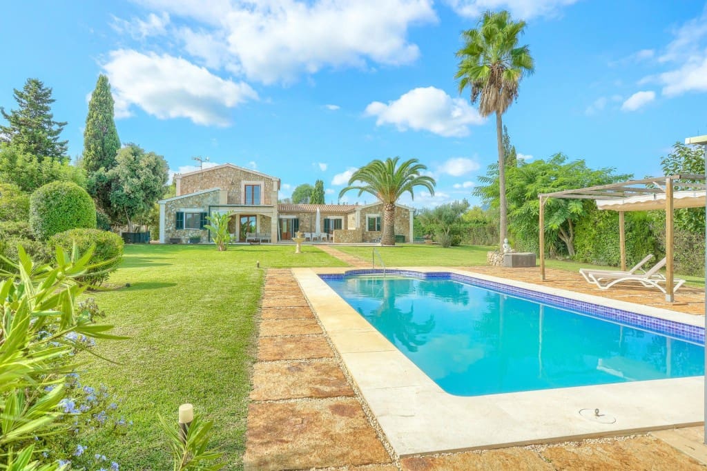 6 bedroom Finca/Country House for sale in Alcudia with pool garage - € 2,690,000 (Ref: 9530092)