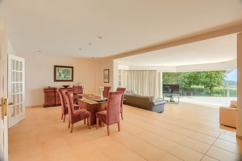 5 bedroom Villa for sale in Alcudia with pool garage - € 2,275,000 (Ref: 9533279)