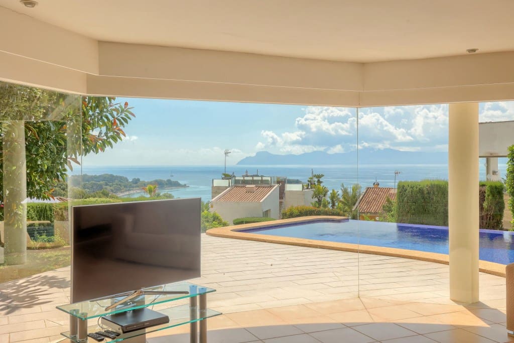 5 bedroom Villa for sale in Alcudia with pool garage - € 2,275,000 (Ref: 9533279)