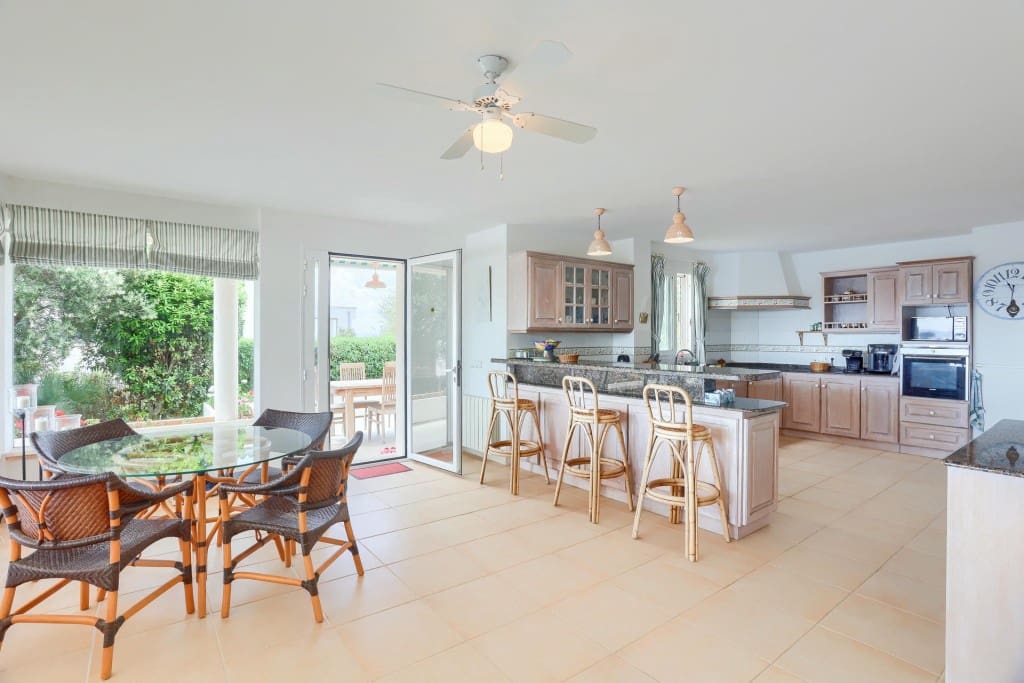 5 bedroom Villa for sale in Alcudia with pool garage - € 2,275,000 (Ref: 9533279)