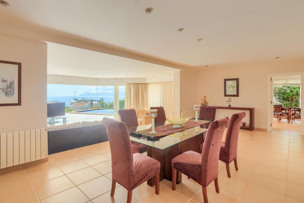 5 bedroom Villa for sale in Alcudia with pool garage - € 2,275,000 (Ref: 9533279)