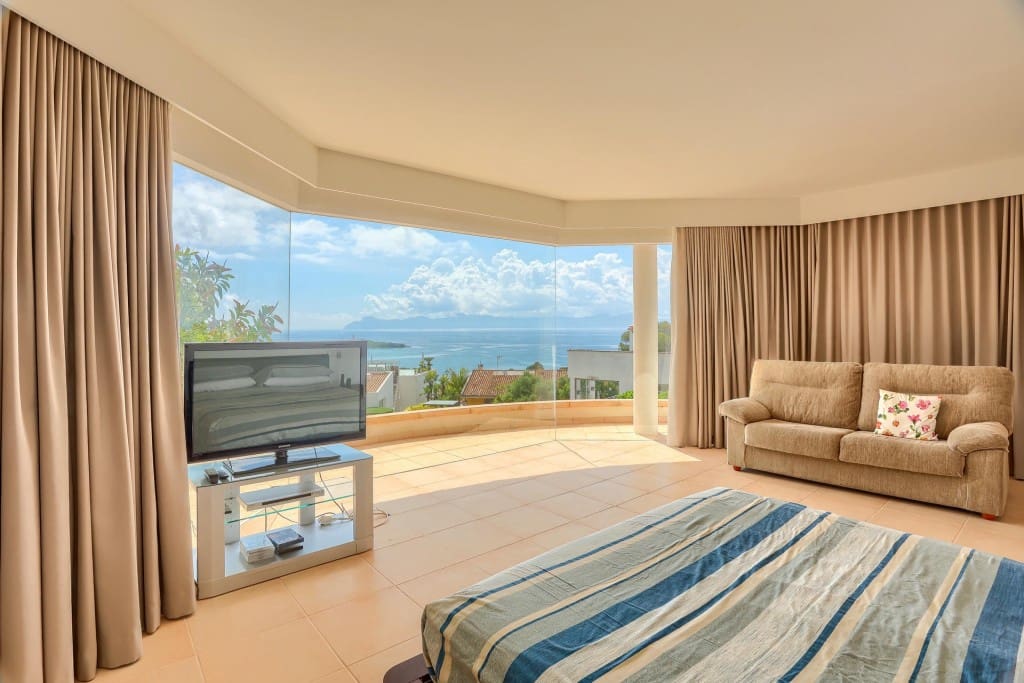 5 bedroom Villa for sale in Alcudia with pool garage - € 2,275,000 (Ref: 9533279)