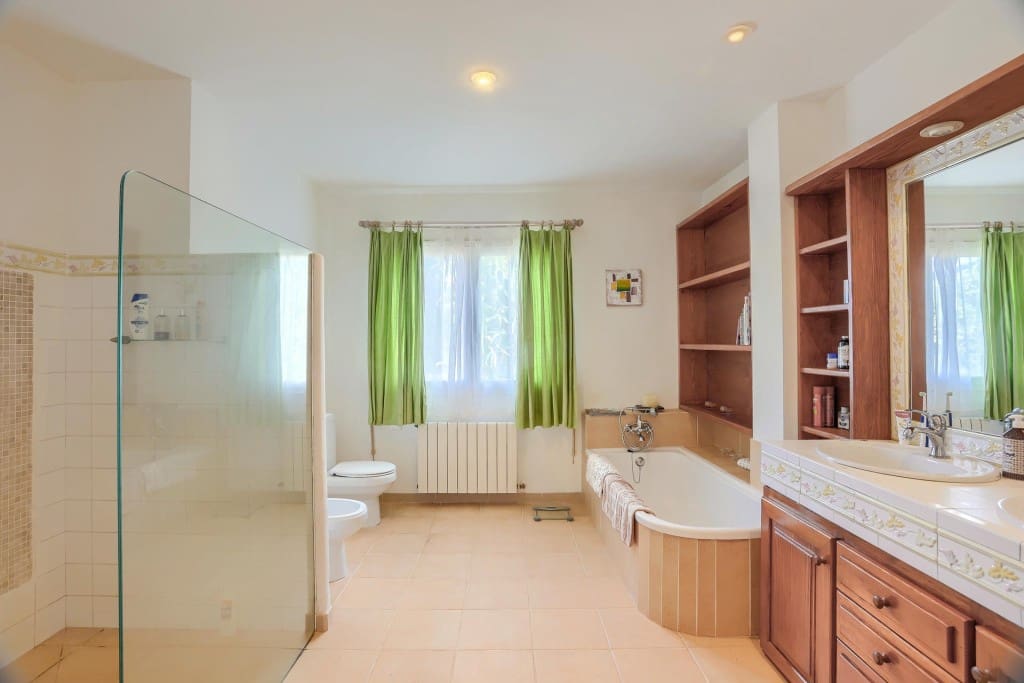 5 bedroom Villa for sale in Alcudia with pool garage - € 2,275,000 (Ref: 9533279)