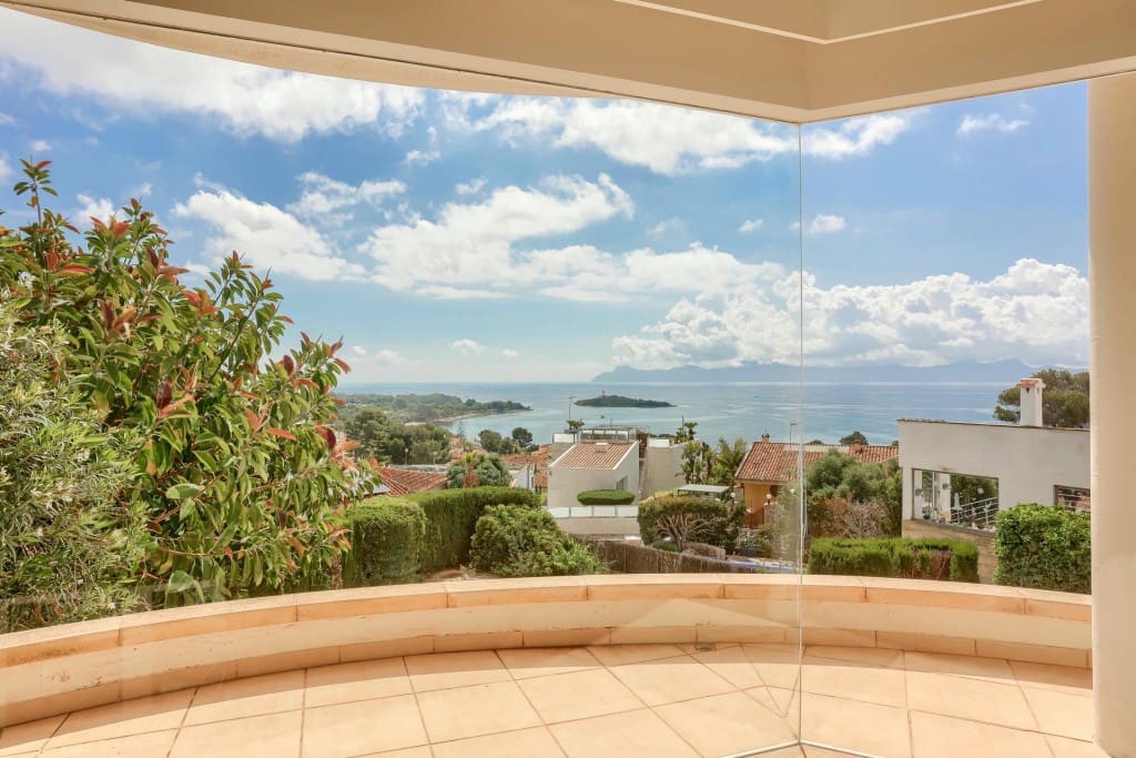 5 bedroom Villa for sale in Alcudia with pool garage - € 2,275,000 (Ref: 9533279)