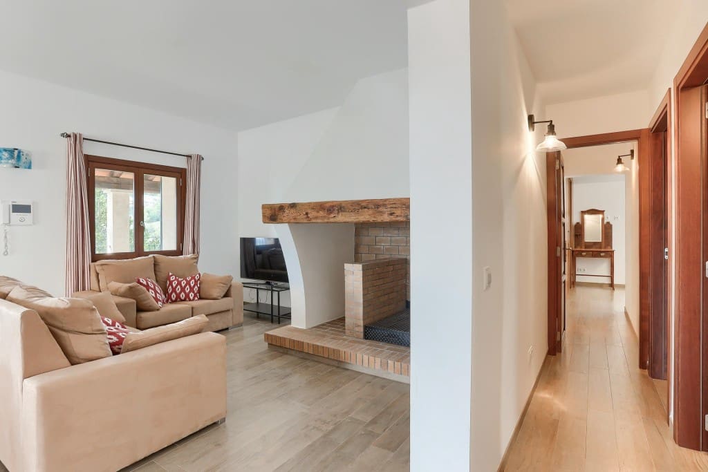 3 slaapkamer Villa te koop in Puntiro met zwembad garage - € 1.855.000 (Ref: 9533298)