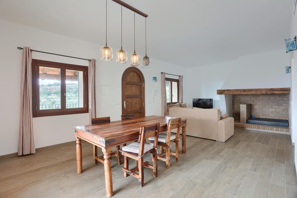 3 slaapkamer Villa te koop in Puntiro met zwembad garage - € 1.855.000 (Ref: 9533298)