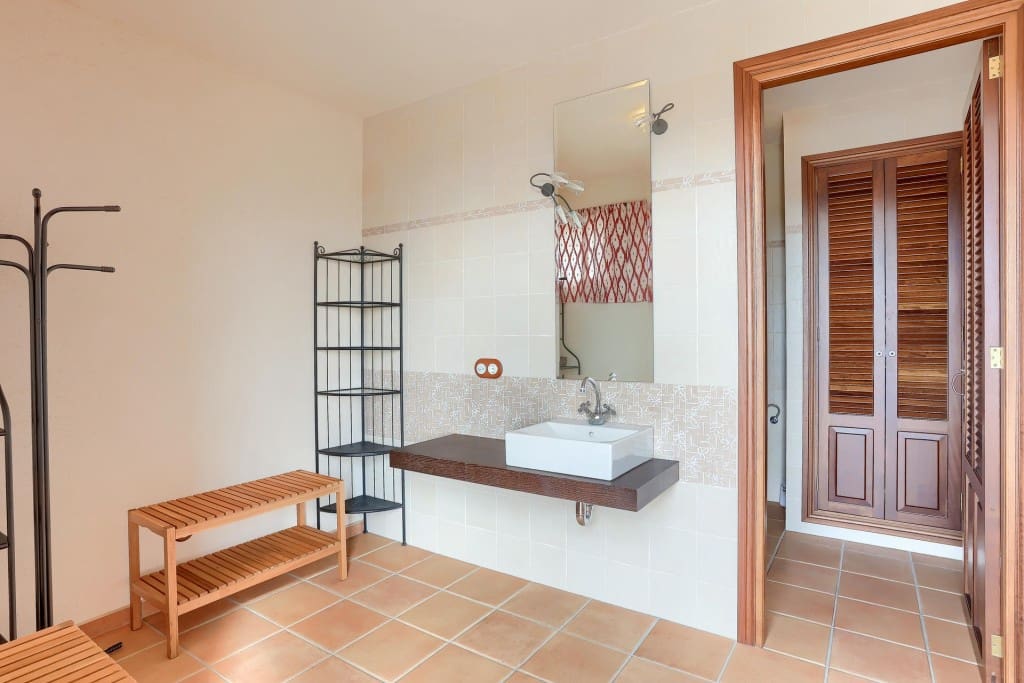 3 slaapkamer Villa te koop in Puntiro met zwembad garage - € 1.855.000 (Ref: 9533298)