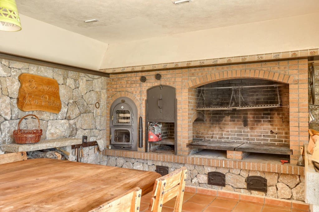 3 slaapkamer Villa te koop in Puntiro met zwembad garage - € 1.855.000 (Ref: 9533298)