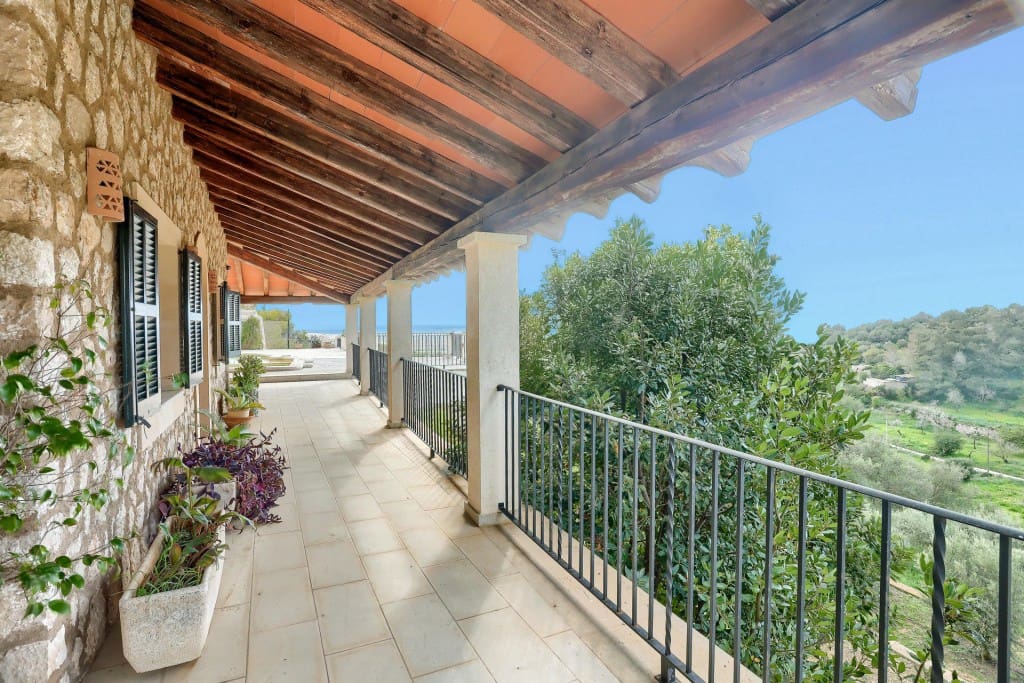 3 slaapkamer Villa te koop in Puntiro met zwembad garage - € 1.855.000 (Ref: 9533298)