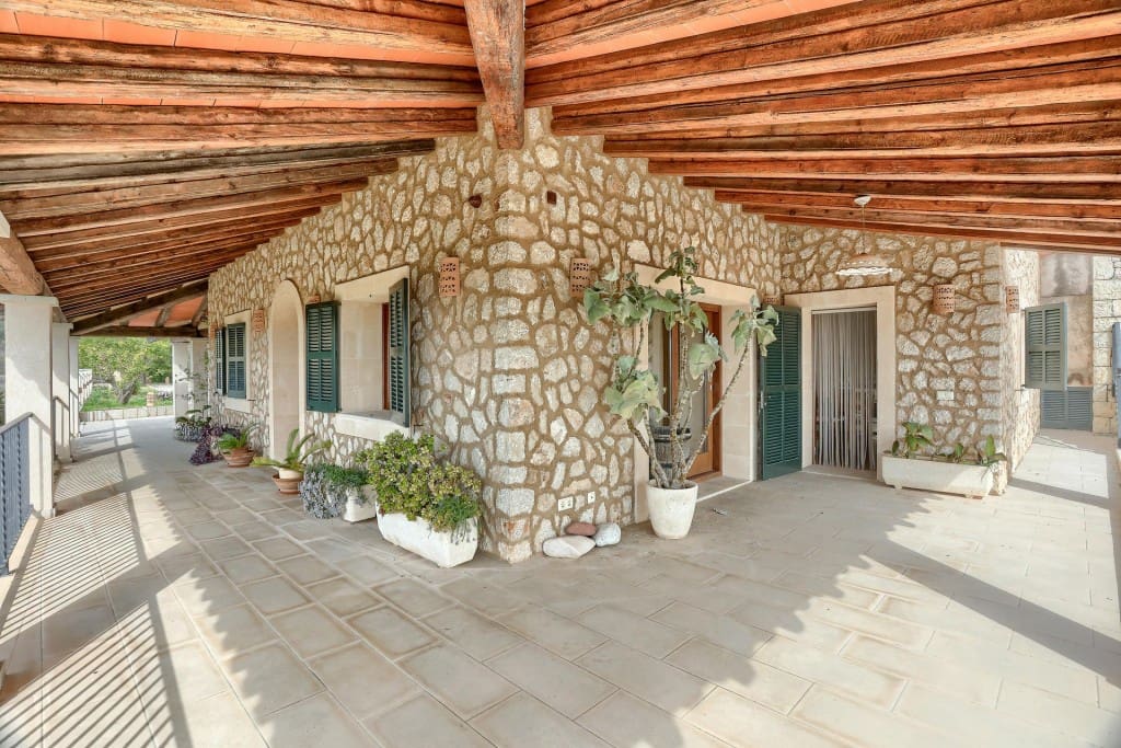 3 slaapkamer Villa te koop in Puntiro met zwembad garage - € 1.855.000 (Ref: 9533298)