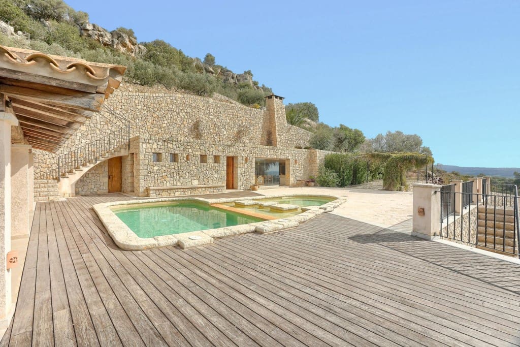 3 slaapkamer Villa te koop in Puntiro met zwembad garage - € 1.855.000 (Ref: 9533298)