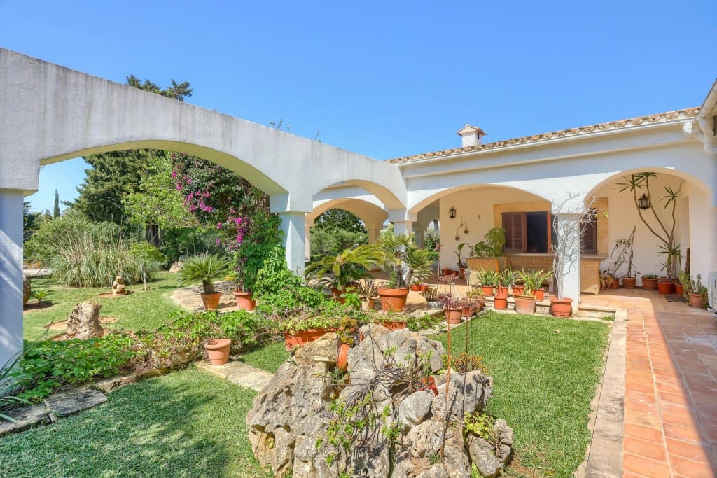 5 bedroom Finca/Country House for sale in Alcudia with pool garage - € 3,200,000 (Ref: 9533303)