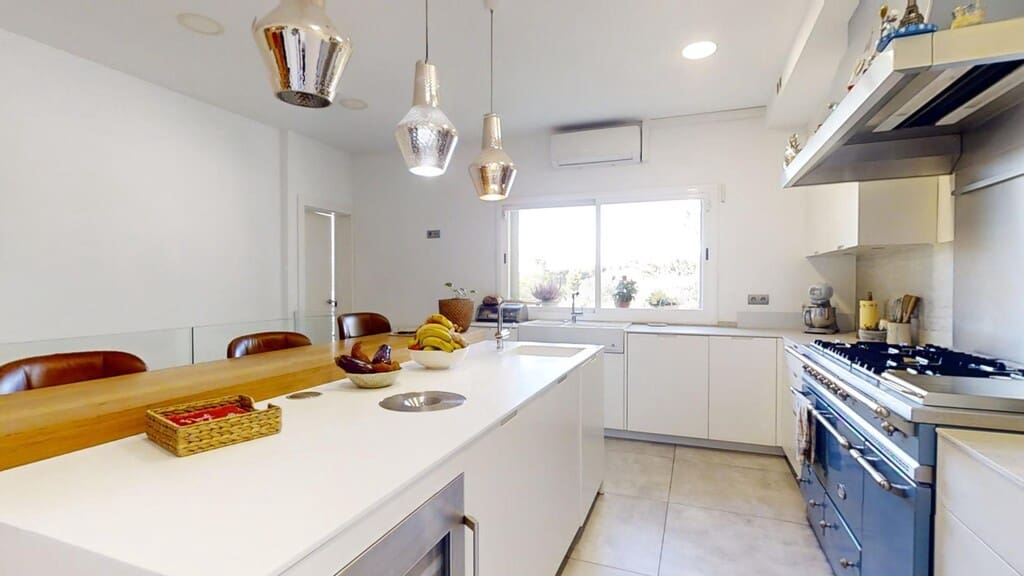 4 soverom Villa til salgs i Santa Ponsa med svømmebasseng garasje - € 2 800 000 (Ref: 9758711)