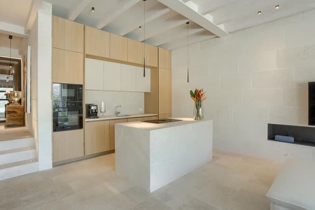 4 sypialnia Dom na sprzedaż w Campanet z basenem garażem - 1 980 000 € (Ref: 9761811)