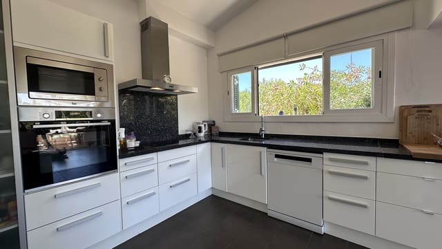 4 makuuhuone Huvila myytävänä paikassa Costa de la Calma, Calvià mukana uima-altaan 
autotalli - 1 300 000 € (Ref: 9864976)