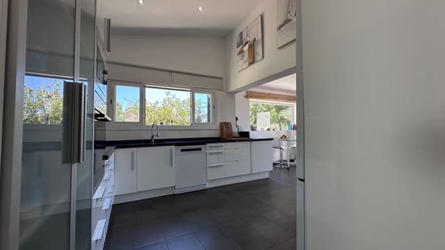 4 makuuhuone Huvila myytävänä paikassa Costa de la Calma, Calvià mukana uima-altaan 
autotalli - 1 300 000 € (Ref: 9864976)