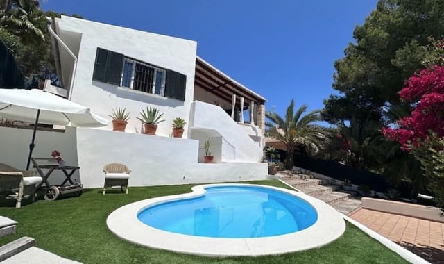 4 makuuhuone Huvila myytävänä paikassa Costa de la Calma, Calvià mukana uima-altaan 
autotalli - 1 300 000 € (Ref: 9864976)