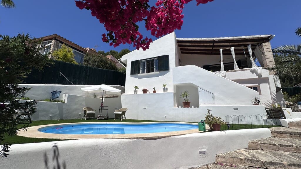 4 bedroom Villa for sale in Costa de la Calma with pool garage - € 1,300,000 (Ref: 9864976)