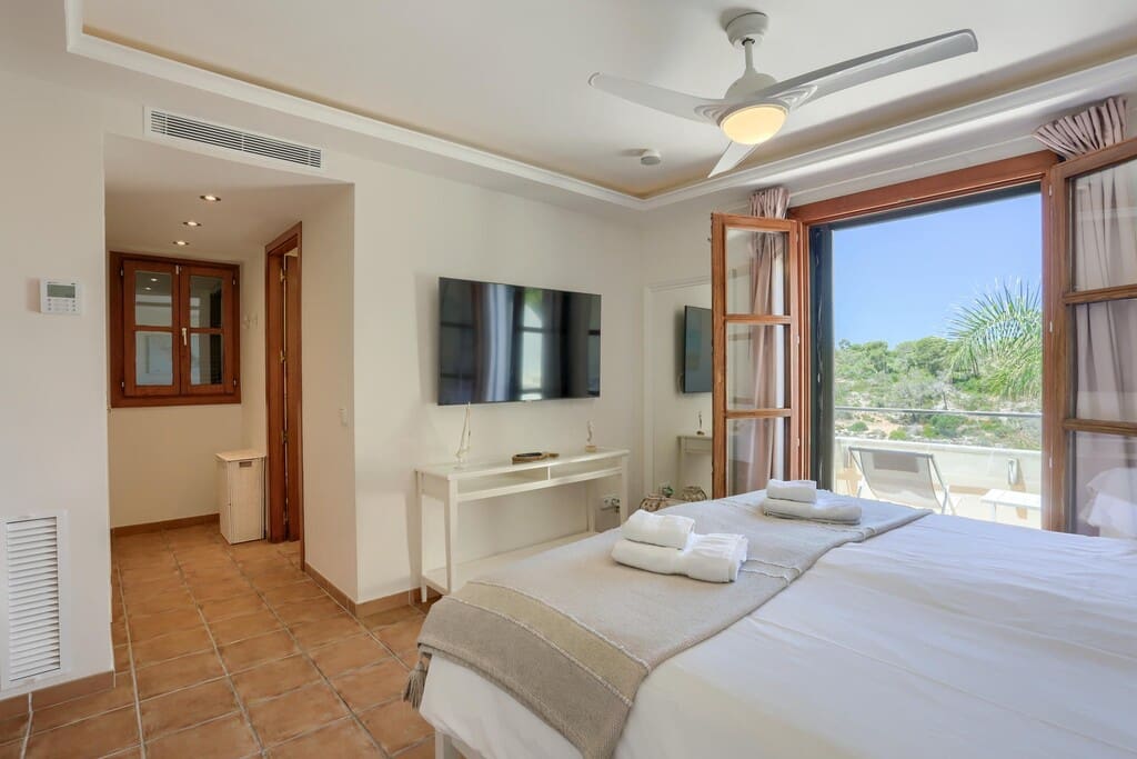 3 bedroom Villa for sale in Cala Pi with garage - € 1,490,000 (Ref: 9864977)