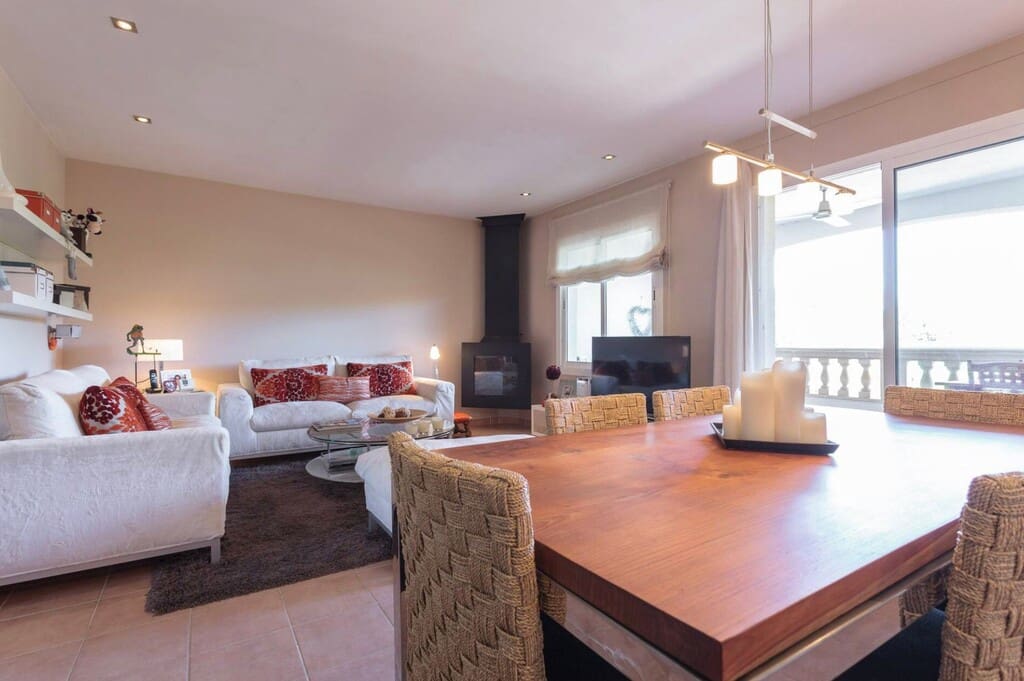 3 bedroom Townhouse for sale in Buger with garage - € 519,000 (Ref: 9912745)
