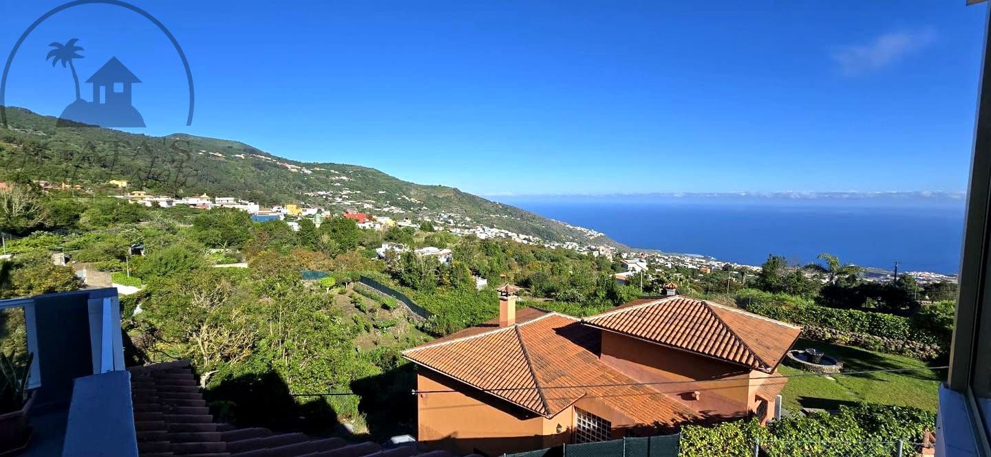 Chalet de 4 habitaciones en Icod de los Vinos en venta con piscina garaje - 395.000 € (Ref: 10008054)