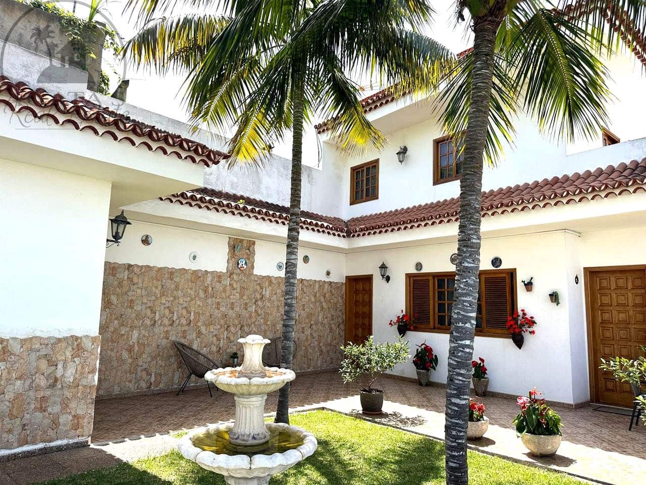 7 soverom Villa til salgs i Icod de los Vinos med garasje - € 398 000 (Ref: 10140238)