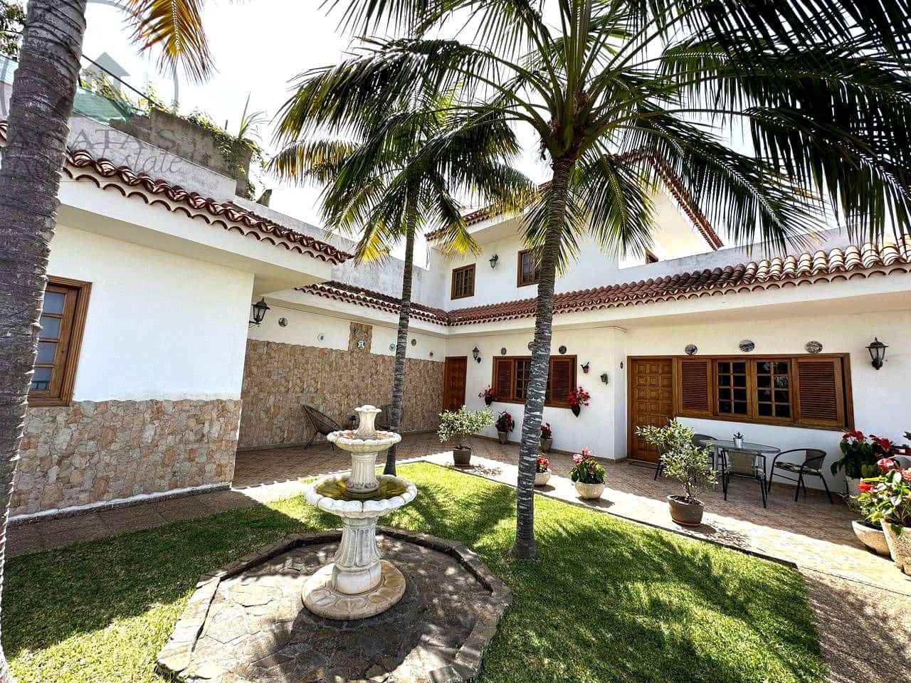 7 soverom Villa til salgs i Icod de los Vinos med garasje - € 398 000 (Ref: 10140238)