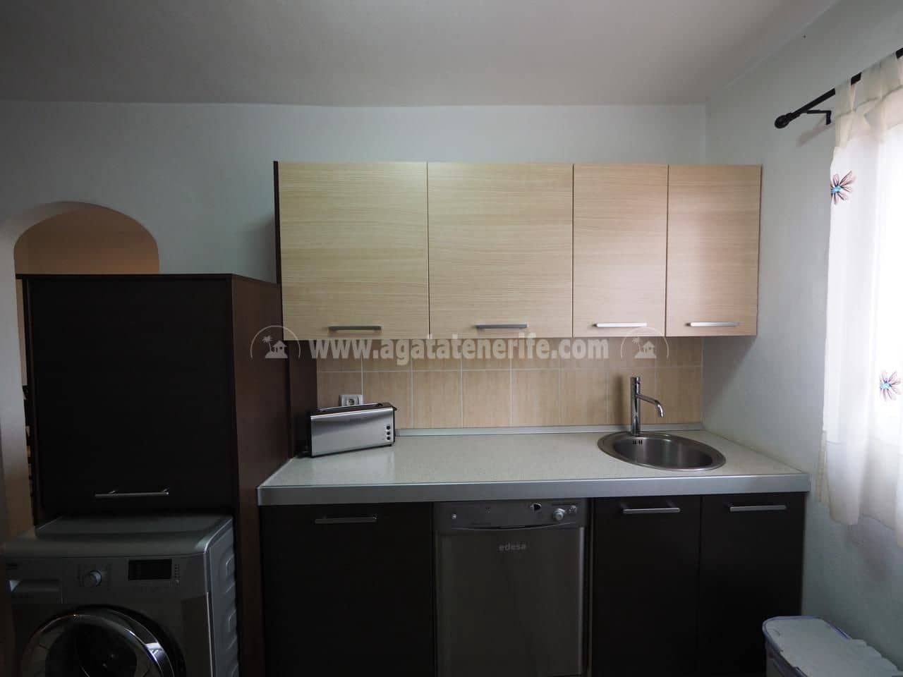 3 makuuhuone Maalaistalo myytävänä paikassa Adeje mukana uima-altaan 
autotalli - 1 000 000 € (Ref: 6484409)