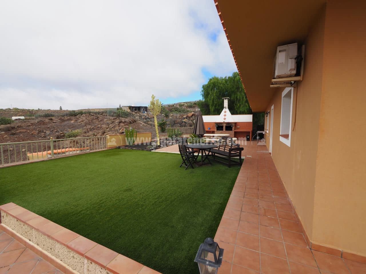 3 makuuhuone Maalaistalo myytävänä paikassa Adeje mukana uima-altaan 
autotalli - 1 000 000 € (Ref: 6484409)