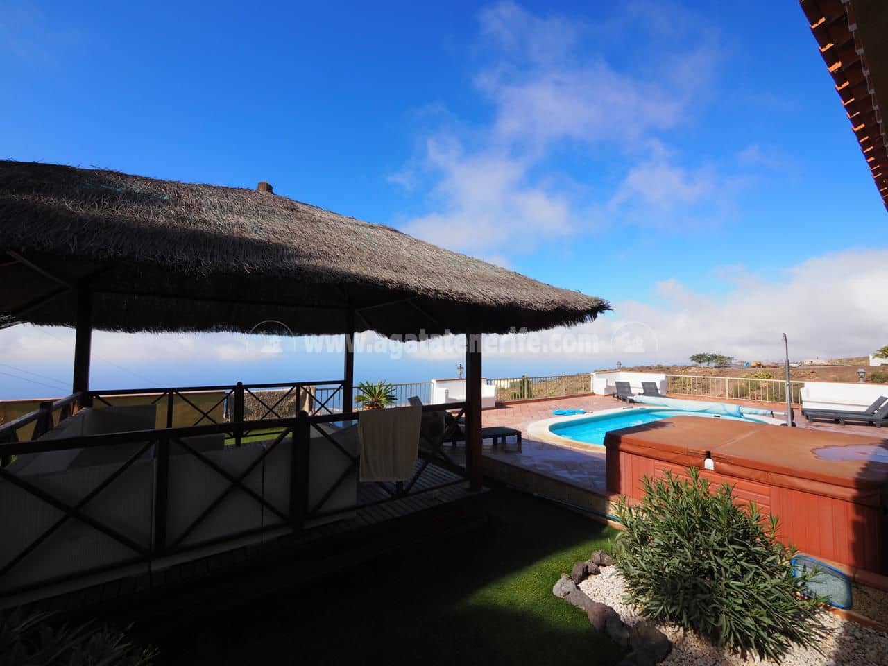 3 makuuhuone Maalaistalo myytävänä paikassa Adeje mukana uima-altaan 
autotalli - 1 000 000 € (Ref: 6484409)