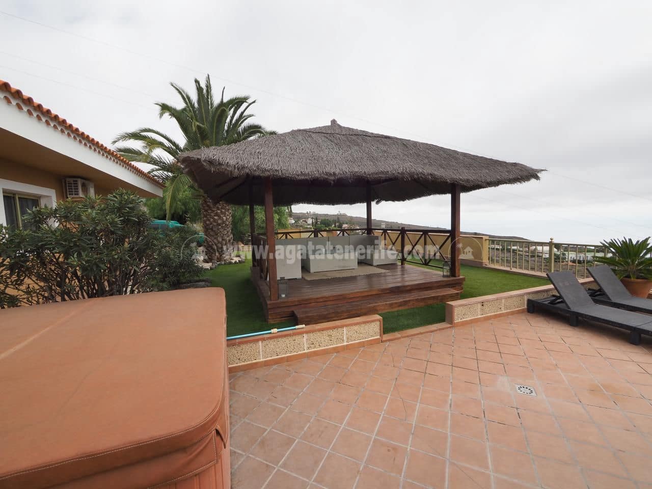 3 makuuhuone Maalaistalo myytävänä paikassa Adeje mukana uima-altaan 
autotalli - 1 000 000 € (Ref: 6484409)