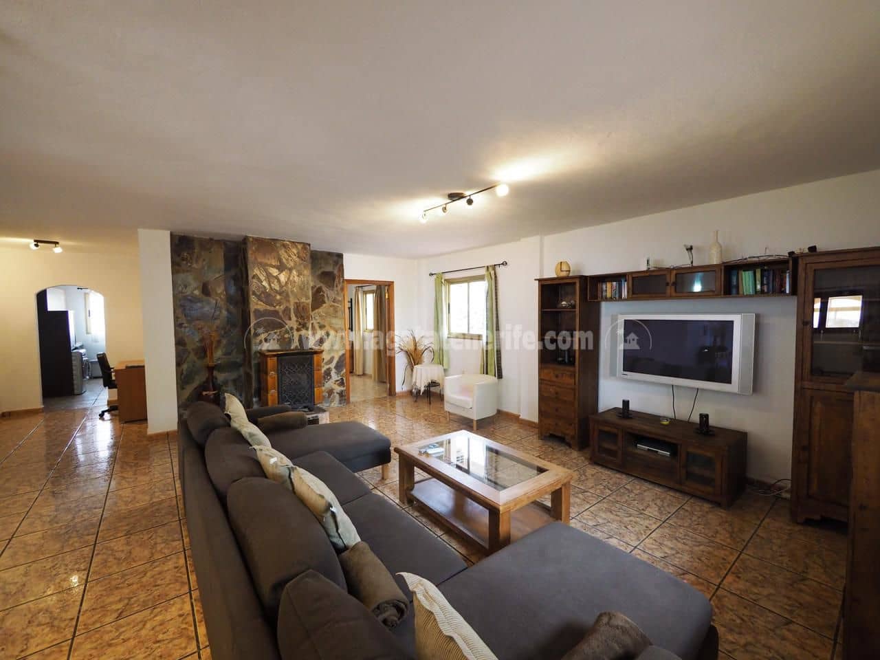 3 makuuhuone Maalaistalo myytävänä paikassa Adeje mukana uima-altaan 
autotalli - 1 000 000 € (Ref: 6484409)