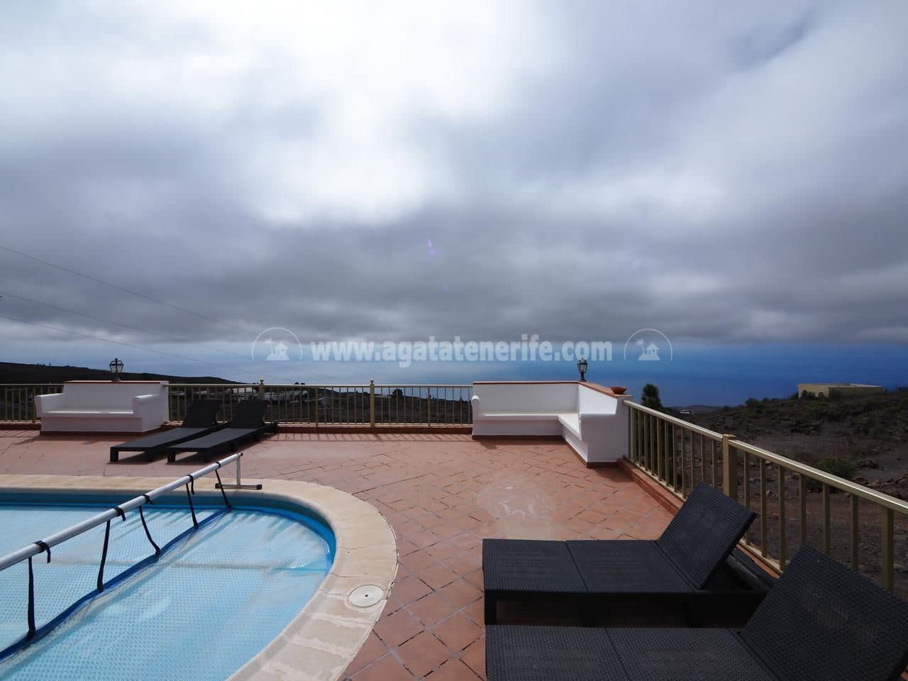 3 makuuhuone Maalaistalo myytävänä paikassa Adeje mukana uima-altaan 
autotalli - 1 000 000 € (Ref: 6484409)