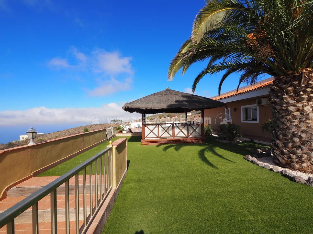 3 makuuhuone Maalaistalo myytävänä paikassa Adeje mukana uima-altaan 
autotalli - 1 000 000 € (Ref: 6484409)