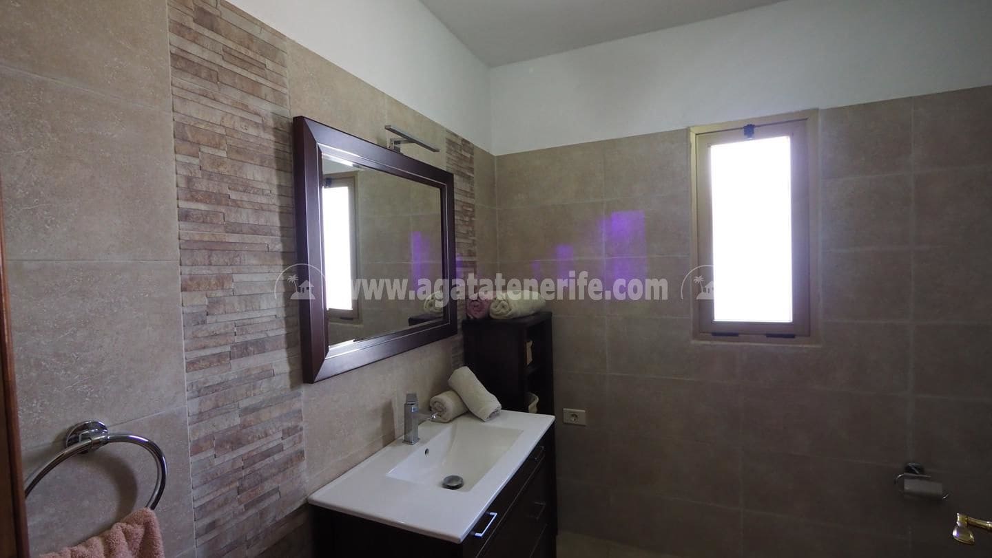 3 makuuhuone Maalaistalo myytävänä paikassa Adeje mukana uima-altaan 
autotalli - 1 000 000 € (Ref: 6484409)