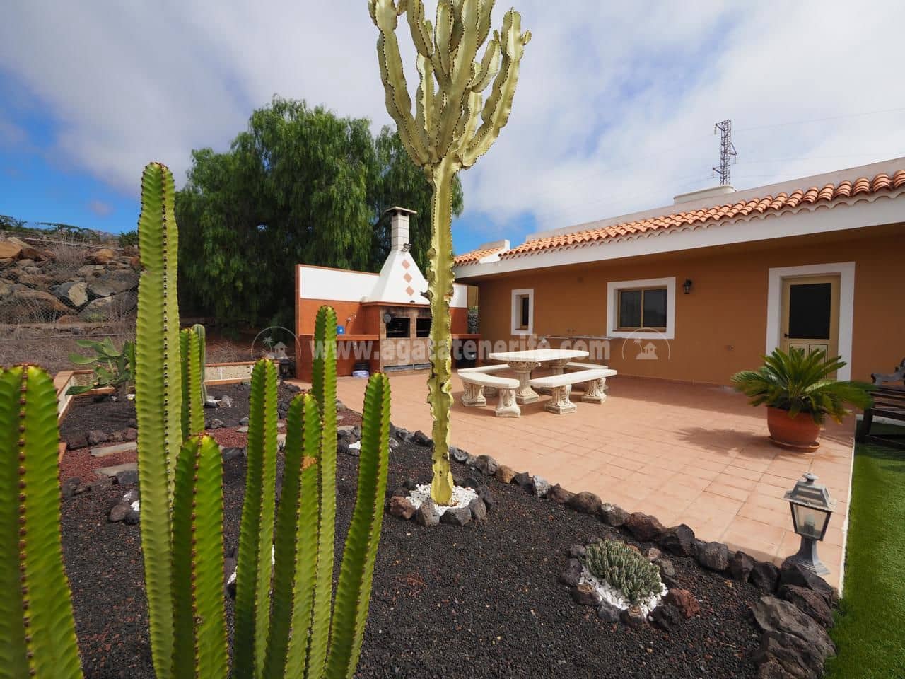 3 makuuhuone Maalaistalo myytävänä paikassa Adeje mukana uima-altaan 
autotalli - 1 000 000 € (Ref: 6484409)