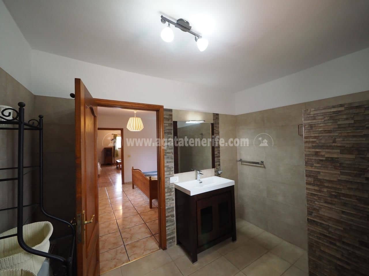 3 makuuhuone Maalaistalo myytävänä paikassa Adeje mukana uima-altaan 
autotalli - 1 000 000 € (Ref: 6484409)