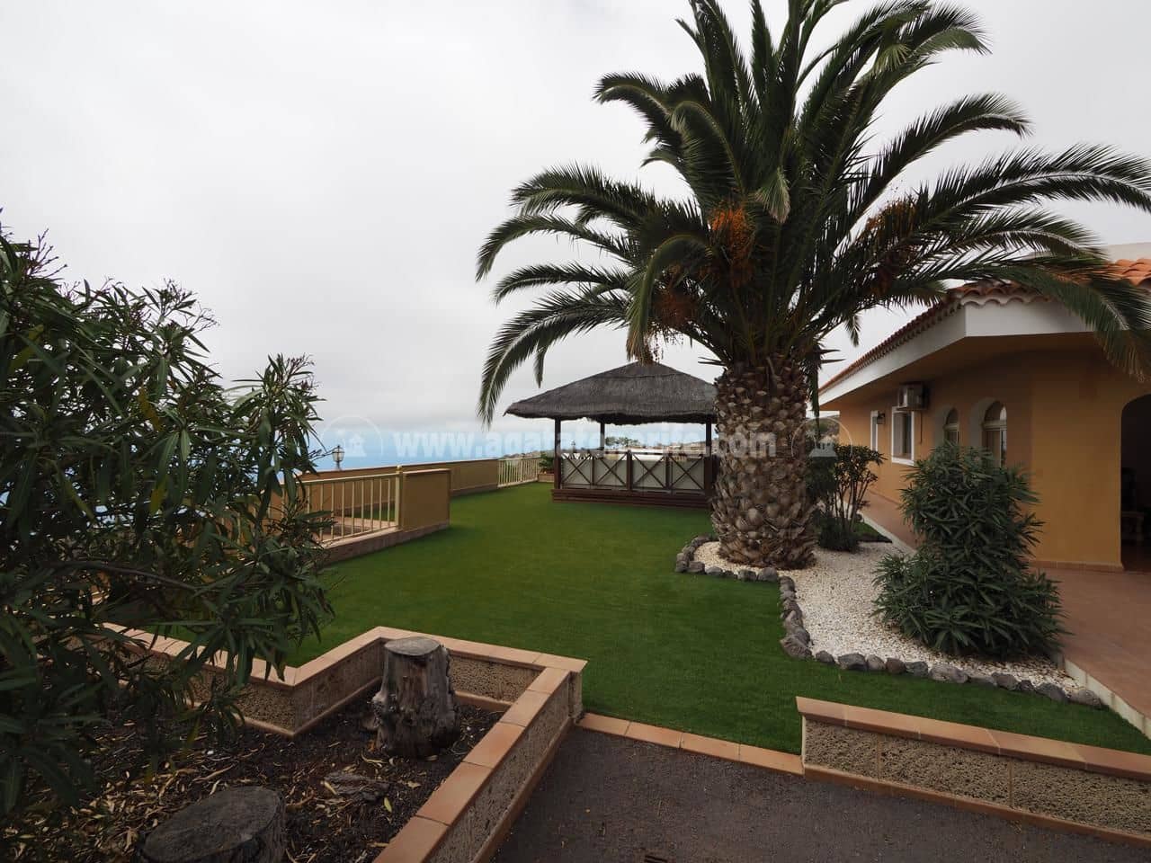 3 makuuhuone Maalaistalo myytävänä paikassa Adeje mukana uima-altaan 
autotalli - 1 000 000 € (Ref: 6484409)