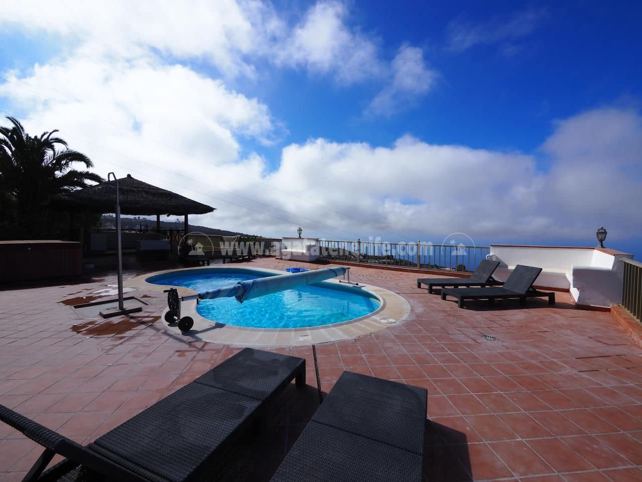 3 makuuhuone Maalaistalo myytävänä paikassa Adeje mukana uima-altaan 
autotalli - 1 000 000 € (Ref: 6484409)