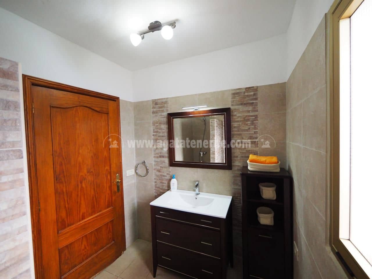 3 makuuhuone Maalaistalo myytävänä paikassa Adeje mukana uima-altaan 
autotalli - 1 000 000 € (Ref: 6484409)