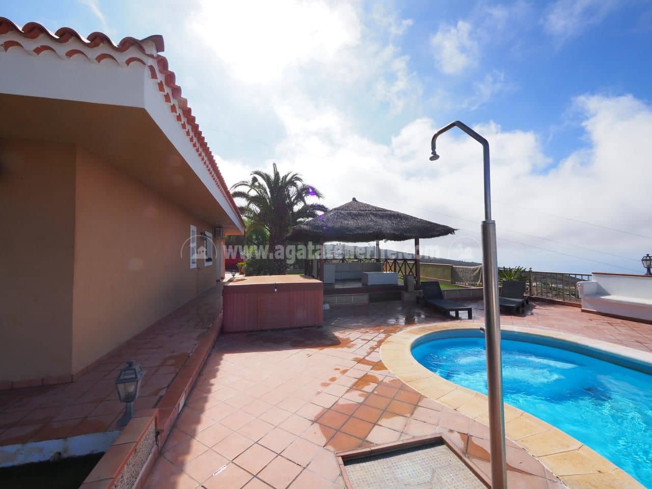 3 makuuhuone Maalaistalo myytävänä paikassa Adeje mukana uima-altaan 
autotalli - 1 000 000 € (Ref: 6484409)