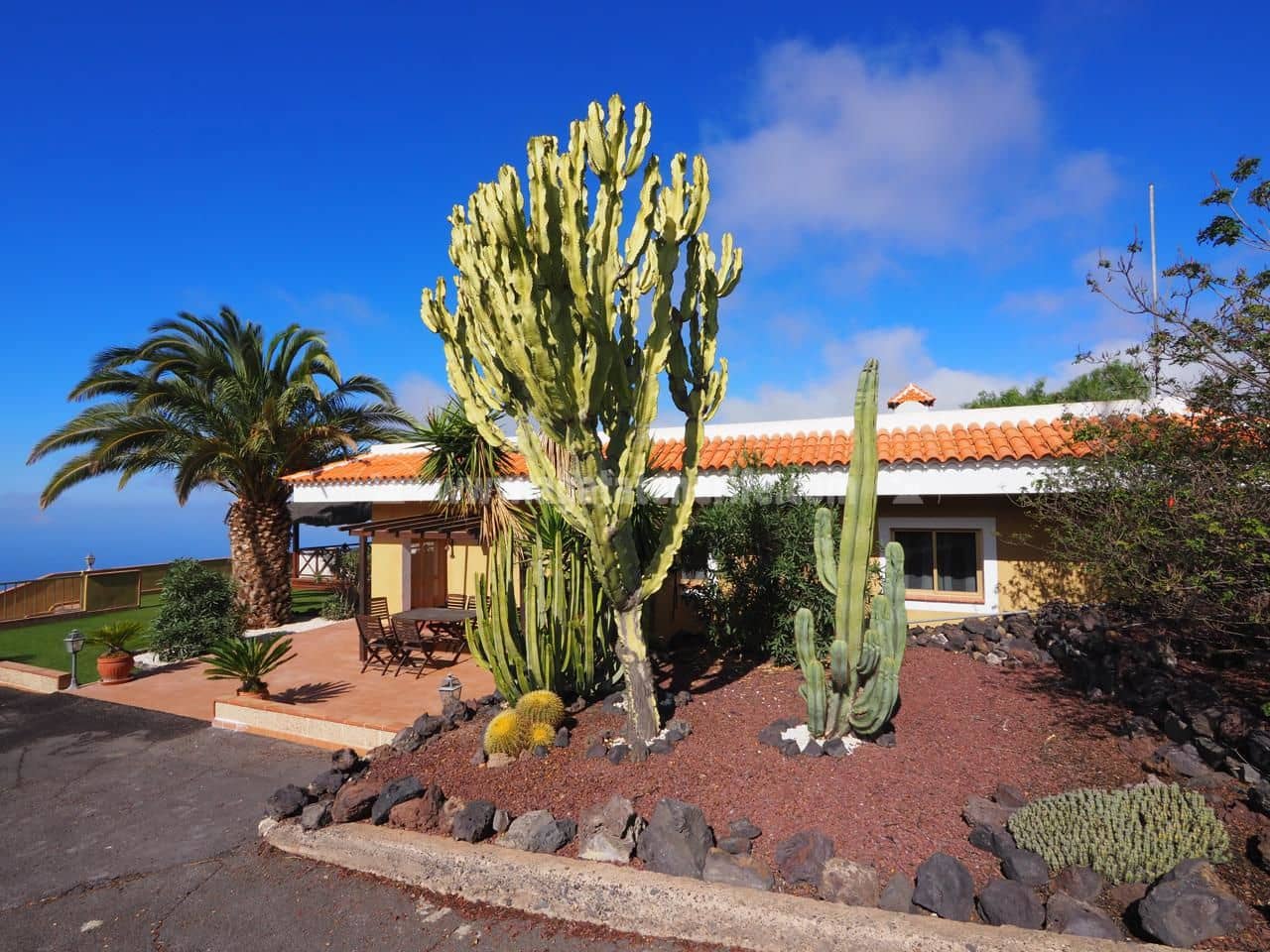 3 makuuhuone Maalaistalo myytävänä paikassa Adeje mukana uima-altaan 
autotalli - 1 000 000 € (Ref: 6484409)