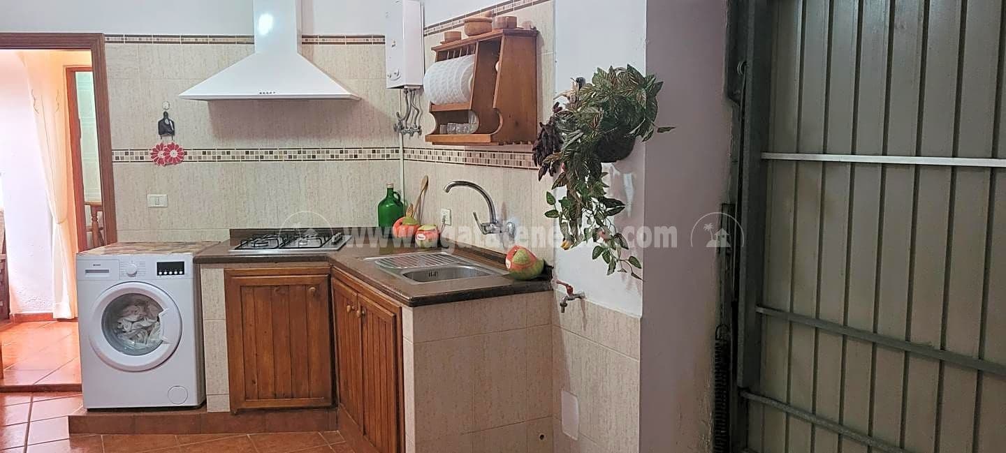 2 soveværelse Finca/Landehus til salg i Guia de Isora med garage - € 175.000 (Ref: 6921454)