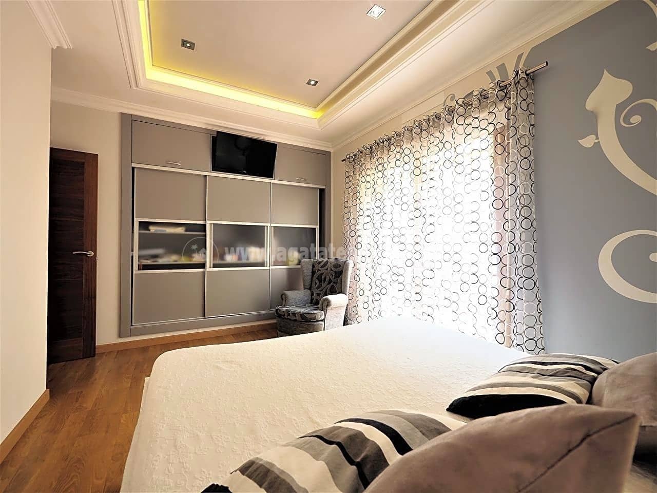 4 sypialnia Willa na sprzedaż w Icod de los Vinos z garażem - 750 000 € (Ref: 8010882)