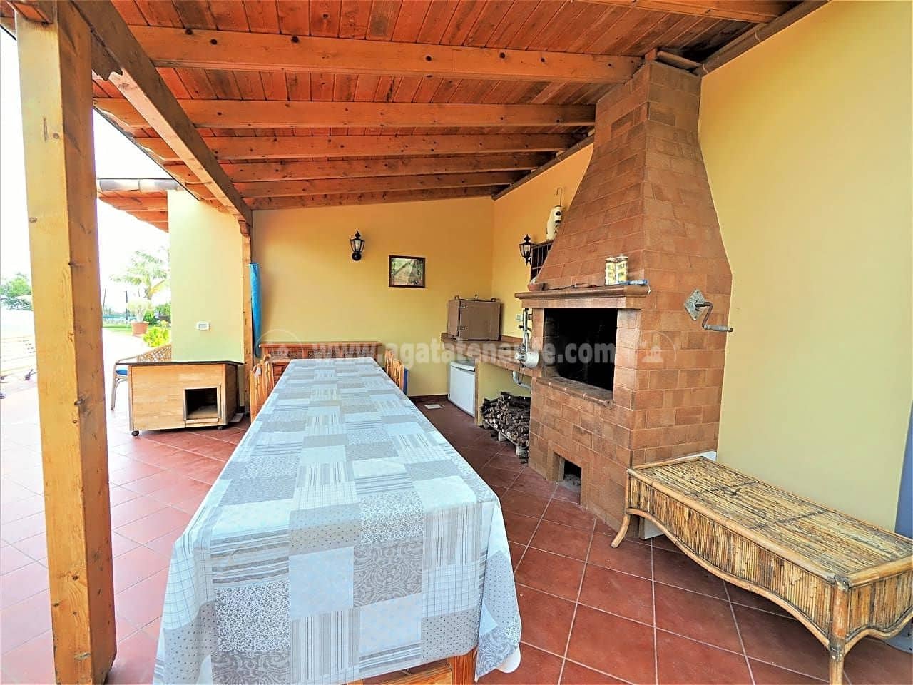 4 sypialnia Willa na sprzedaż w Icod de los Vinos z garażem - 750 000 € (Ref: 8010882)