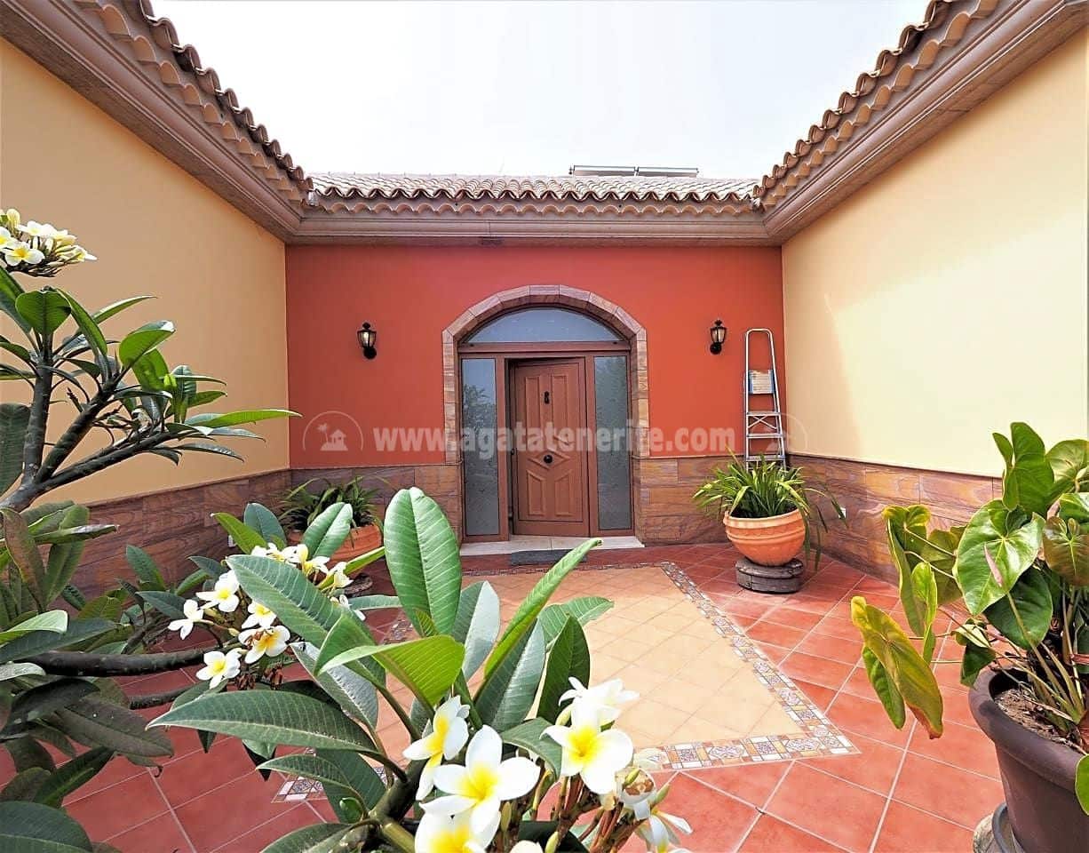 4 sypialnia Willa na sprzedaż w Icod de los Vinos z garażem - 750 000 € (Ref: 8010882)