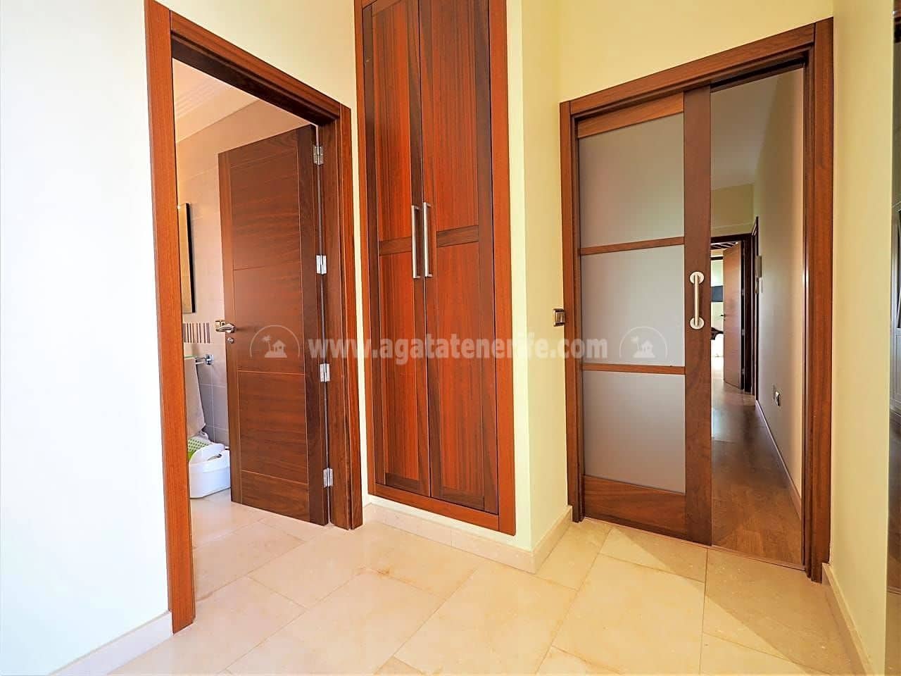 4 sypialnia Willa na sprzedaż w Icod de los Vinos z garażem - 750 000 € (Ref: 8010882)